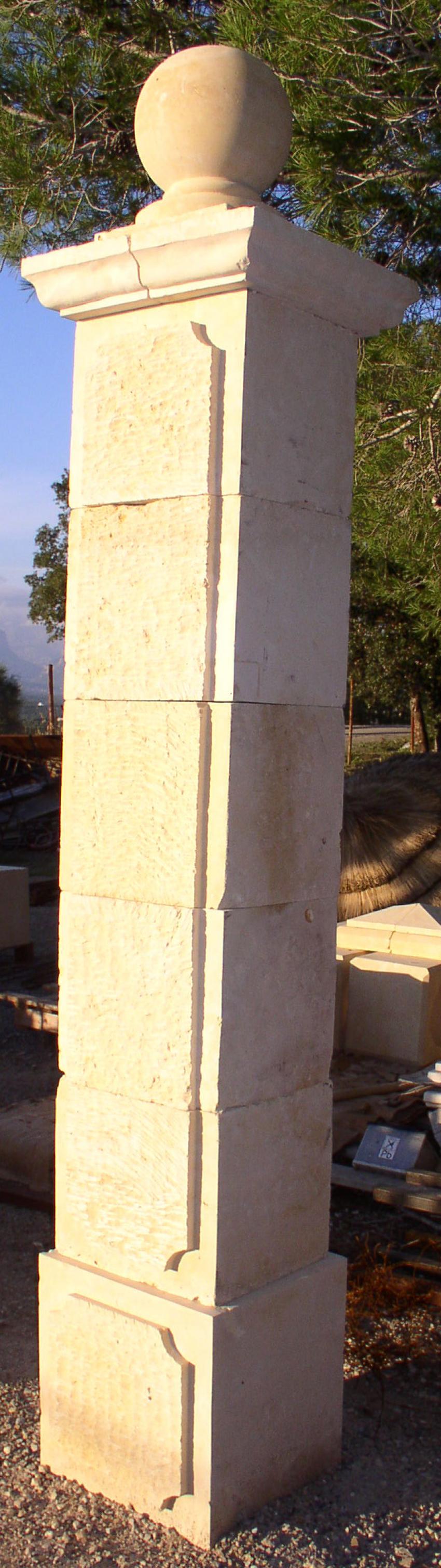 pilier en pierre naturelle, colonne en pierre naturelle, pilier portail, pilier de portail, poteau pour portail